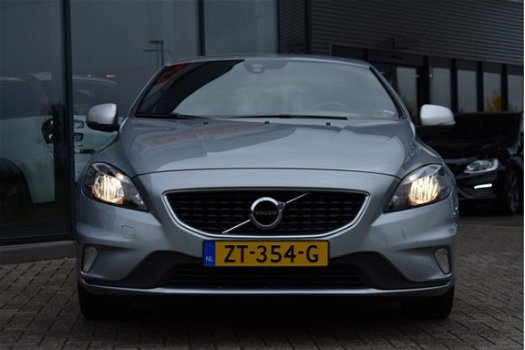 Volvo V40 - 2.0 D2 120 PK R-Design, Lederen Sportstoelen, Digitale Cockpit, Navigatie - 1