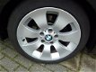 BMW 3-serie Touring - 320i High Executive Nieuwstaat, met airco, mooie ruime gezinsauto waar u nog j - 1 - Thumbnail