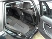 BMW 3-serie Touring - 320i High Executive Nieuwstaat, met airco, mooie ruime gezinsauto waar u nog j - 1 - Thumbnail