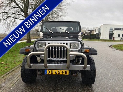 Jeep Wrangler - 2.5i Hardtop Laredo - 1