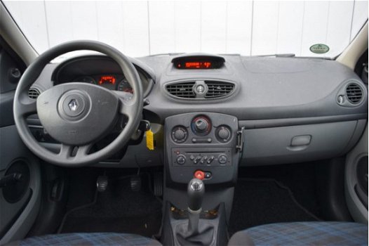 Renault Clio - 1.5 DCi 5Drs Expression Airco, Originele Audio, Isofix - 1