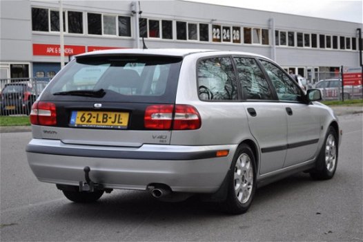 Volvo V40 - 2.0 Europa Elegance AUTOMAAT AIRCO/CRUISE/STOELVERWARMING - 1