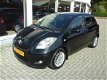 Toyota Yaris - 1.3 VVTi Dynamic 5 drs. Airco/Dakspoiler/Privacy-glass - 1 - Thumbnail