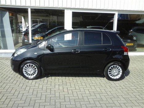 Toyota Yaris - 1.3 VVTi Dynamic 5 drs. Airco/Dakspoiler/Privacy-glass - 1