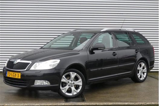 Skoda Octavia Combi - 1.2 TSI Elegance Business Line ( Motor 59000km , Leder , Navi , Xenon ) - 1