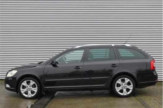 Skoda Octavia Combi - 1.2 TSI Elegance Business Line ( Motor 59000km , Leder , Navi , Xenon ) - 1