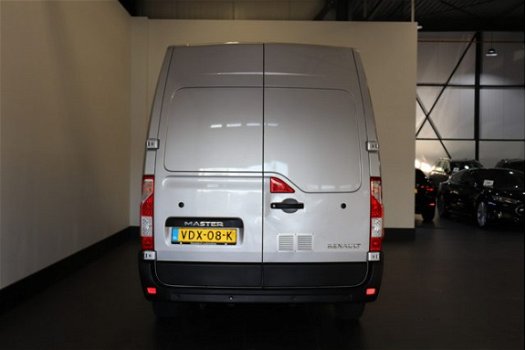 Renault Master - T35 2.3 DCI L2H2 - Airco - Cruise - Navi - € 10.950, - Ex - 1