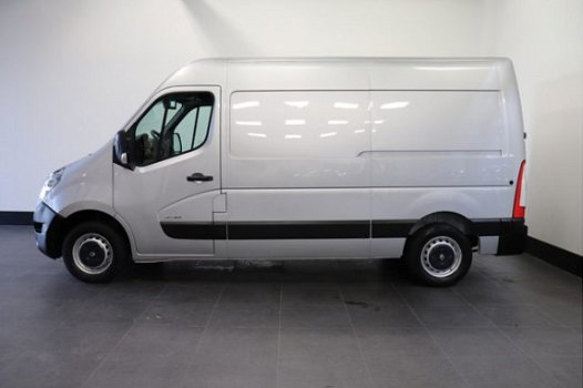 Renault Master - T35 2.3 DCI L2H2 - Airco - Cruise - Navi - € 10.950, - Ex - 1