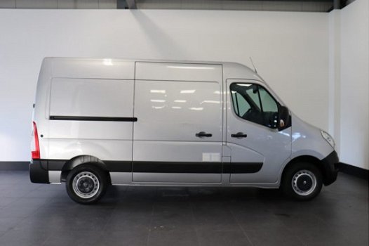 Renault Master - T35 2.3 DCI L2H2 - Airco - Cruise - Navi - € 10.950, - Ex - 1