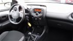 Toyota Aygo - 5-DEURS AIRCO RADIO - 1 - Thumbnail
