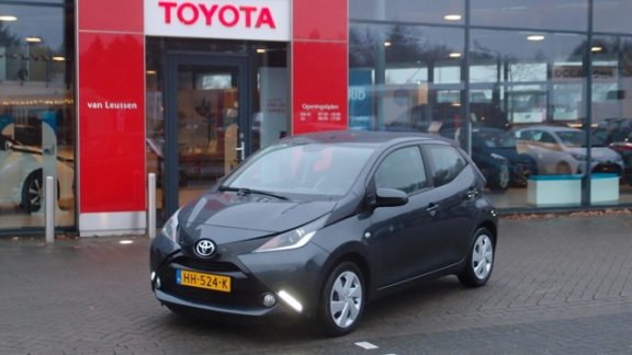 Toyota Aygo - X-PLAY 5-DEURS 1E EIGENAAR CAMERA - 1