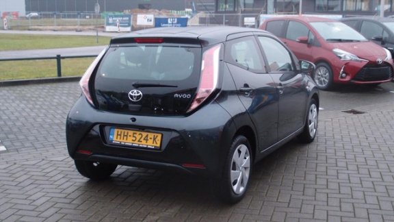 Toyota Aygo - X-PLAY 5-DEURS 1E EIGENAAR CAMERA - 1