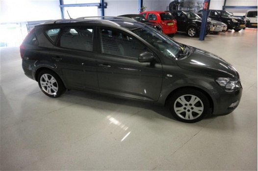 Kia Cee'd Sporty Wagon - 1.6 CRDi X-ecutive NAVI + CLIMA + USB + FRISSE AUTO - 1