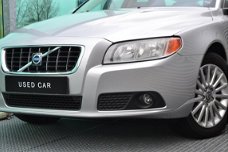 Volvo V70 - 2.5T 147KW Momentum / Leder / Navi / Trekhaak