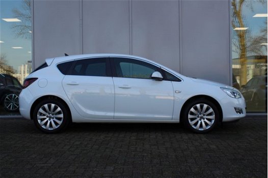 Opel Astra - 1.4 TURBO COSMO | RIJKLAARPRIJS | Navi / Tel / 17inch - 1