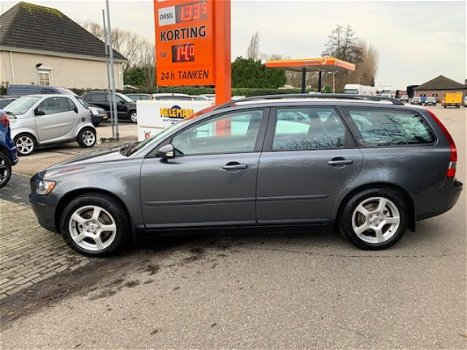 Volvo V50 - 2.4 140PK AIRCO TREKHAAK 146dkm - 1