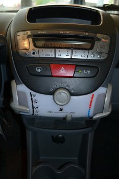 Peugeot 107 - XS 5DRS 1.0 AIRCO/RADIO CD - 1