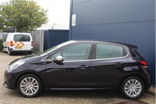 Peugeot 208 - 1.2 82pk 5D Allure NAVI l CLIMA l TREKHAAKACTIE - 1