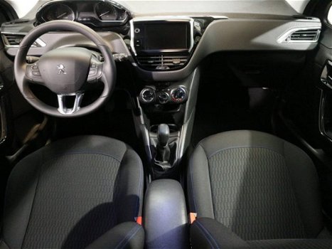 Peugeot 208 - 1.2 82 pk Signature | Parkeersensoren achter | Armsteun | Navigatie | - 1