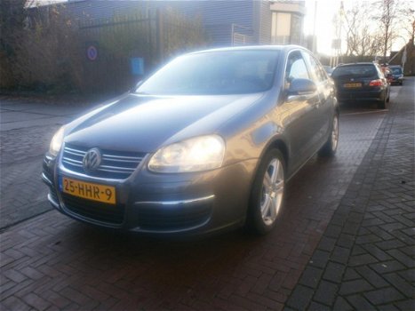 Volkswagen Jetta - 1.9 TDI Comfortline - 1