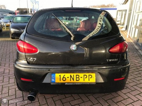 Alfa Romeo 147 - 1.6 T.Spark Distinctive/Leer/Cruise Control/Verw. stoelen - 1