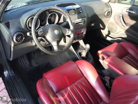 Alfa Romeo 147 - 1.6 T.Spark Distinctive/Leer/Cruise Control/Verw. stoelen - 1