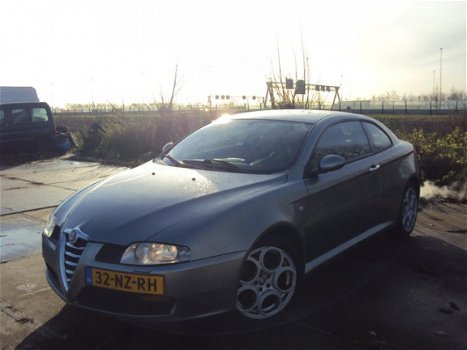 Alfa Romeo GT - 2.0 JTS Progression - 1