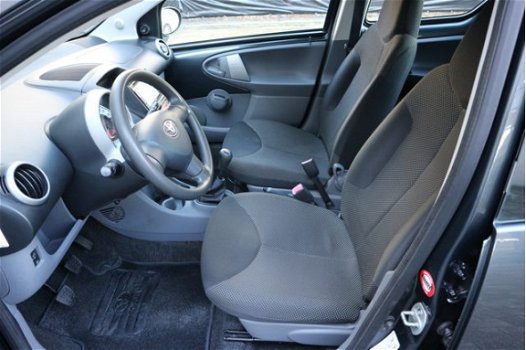 Toyota Aygo - 1.0-12V Comfort | Rijklaar incl. 6 mnd garantie | - 1
