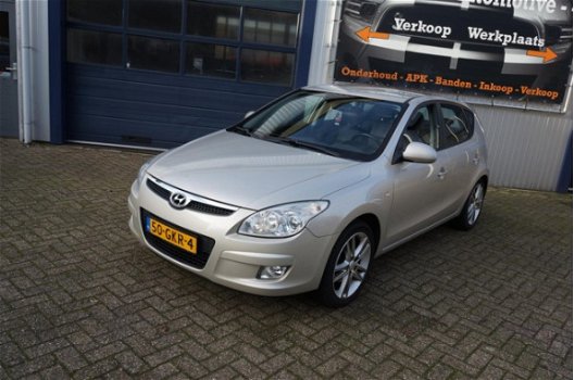 Hyundai i30 - 1.6i i-Catcher Leer, Airco, Stoelverwarming, Navi, 2e eigenaar - 1