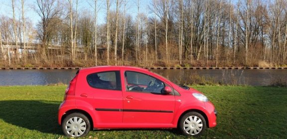 Peugeot 107 - 1.0-12V XS 1e eigenaar Dealer onderhouden Lage km stand stuurbkr cv op afs - 1