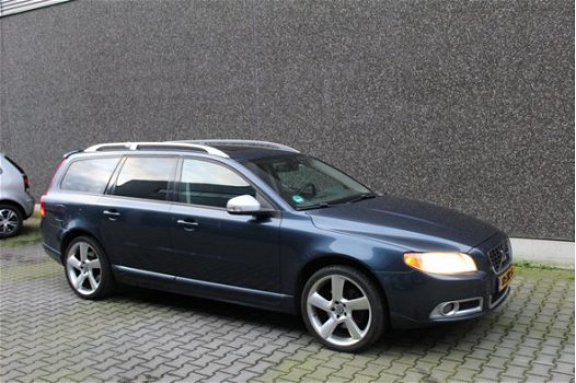 Volvo V70 - 2.4D Summum R-design, Navigatie - 1