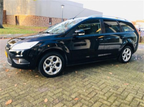 Ford Focus Wagon - 1.6-16V Titanium / Trekhaak/ Airco/ Elektr.pakket/ AUX/ 16 INCH VELGEN/ NIEUWE AP - 1