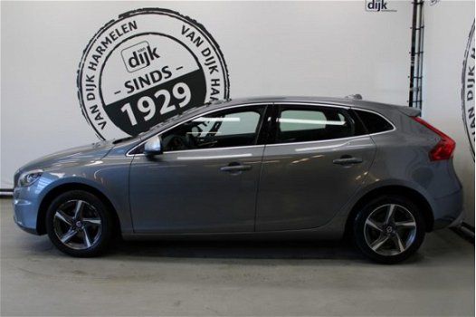 Volvo V40 - 2.0 D2 R-Design Business XENON PANORAMADAK LEDER - 1