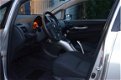 Toyota Auris - 1.4-16V Terra Airco, Elec pakket, Pdc, Lmv - 1 - Thumbnail