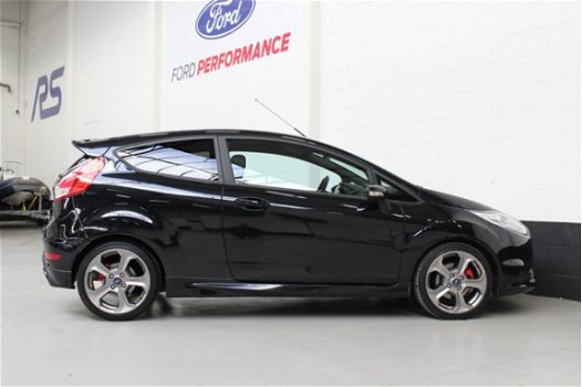 Ford Fiesta - 1.6 182pk ST2 |ST-Pack|Sony sound upgrade|voorruitverwarming|stoelverwarming|keyless| - 1