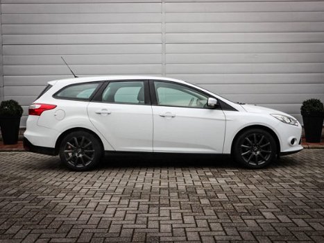 Ford Focus Wagon - 1.6 TI-VCT Trend Airco | Cruise | 17 inch Lichtmetaal | Trekhaak | - 1