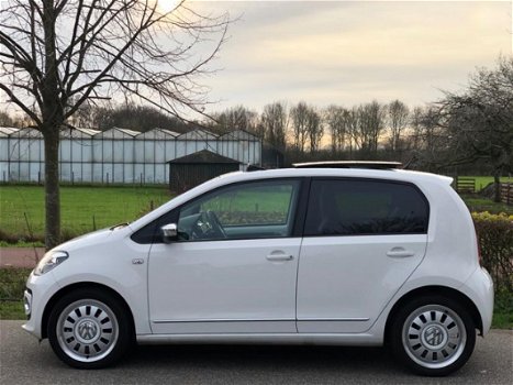 Volkswagen Up! - 1.0 groove up High up Airco Panoramadak leer Pdc navigatie cruisecontrol - 1