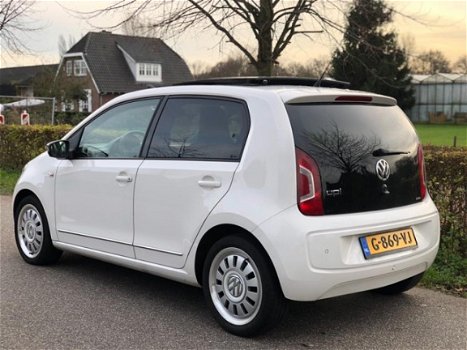 Volkswagen Up! - 1.0 groove up High up Airco Panoramadak leer Pdc navigatie cruisecontrol - 1