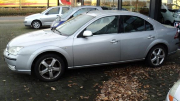 Ford Mondeo - 1.8-16V Platinum - 1