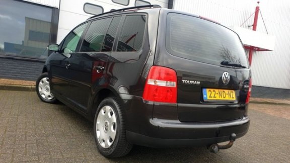 Volkswagen Touran - 1.6-16V FSI *Cimate*Cruise*Trekhaak*NAP - 1