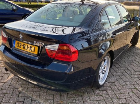 BMW 3-serie - 320i - 1