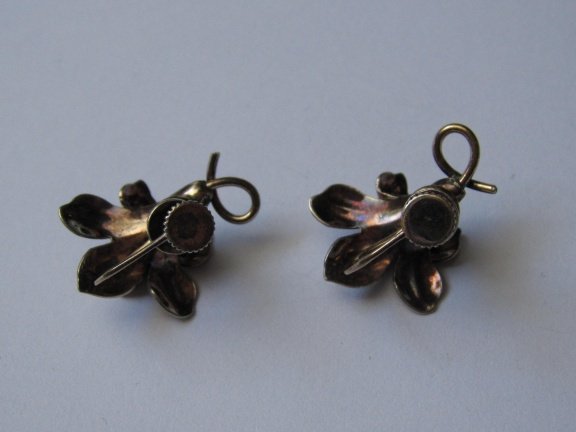 Zilveren vergulde antieke oorbellen orchidee kelkjes bloem 2.1x1.7 schroefmodel - Afbeelding 2