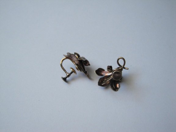 Zilveren vergulde antieke oorbellen orchidee kelkjes bloem 2.1x1.7 schroefmodel - Afbeelding 3