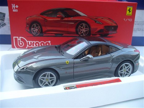 Bburago Signature 1/18 Ferrari California Grijs - 3