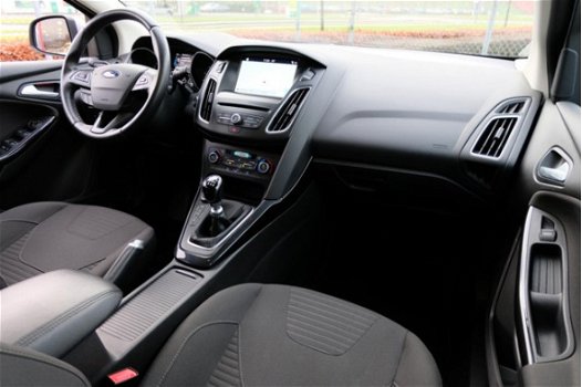 Ford Focus Wagon - 1.5 TDCI Titanium Lease Edition Navi/Parkeerhulp/PDC/LMV/Enz - 1