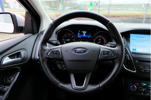 Ford Focus Wagon - 1.5 TDCI Titanium Lease Edition Navi/Parkeerhulp/PDC/LMV/Enz - 1