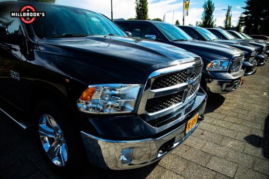 Dodge Ram 1500 - 5.7 V8 Crew Cab 5'7 grote voorraad Amerikaanse pick-up trucks zie website www.millb - 1