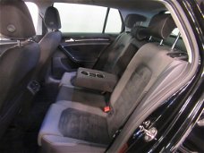 Volkswagen Golf - 5drs. 1.6TDi Highline (Dab+/Camera/Navi)