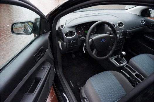 Ford Focus Wagon - 1.4-16V Ambiente bij 153.512 km nieuw distributieriem gedaan - 1