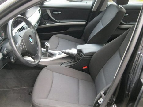 BMW 3-serie - 318i Business Line Navigatie Parkeersensoren - 1